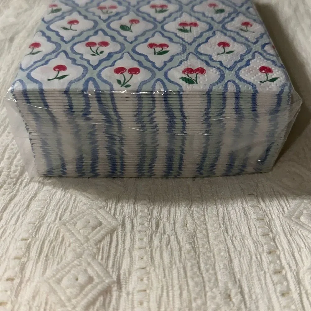 nicole miller Home 40 x 1pk Guest Paper Towel Napkins White Blue Cherry Trellis